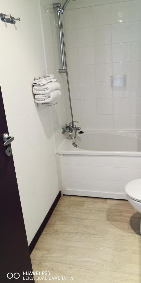 Studio 24M2 Au 4Eme Etage Ascenseur A Cote De La Gare Sncf Lourdes Exterior foto