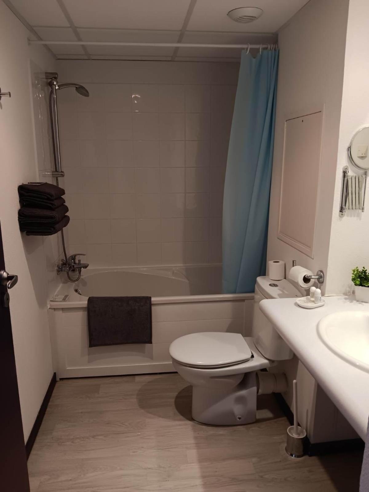 Studio 24M2 Au 4Eme Etage Ascenseur A Cote De La Gare Sncf Lourdes Exterior foto